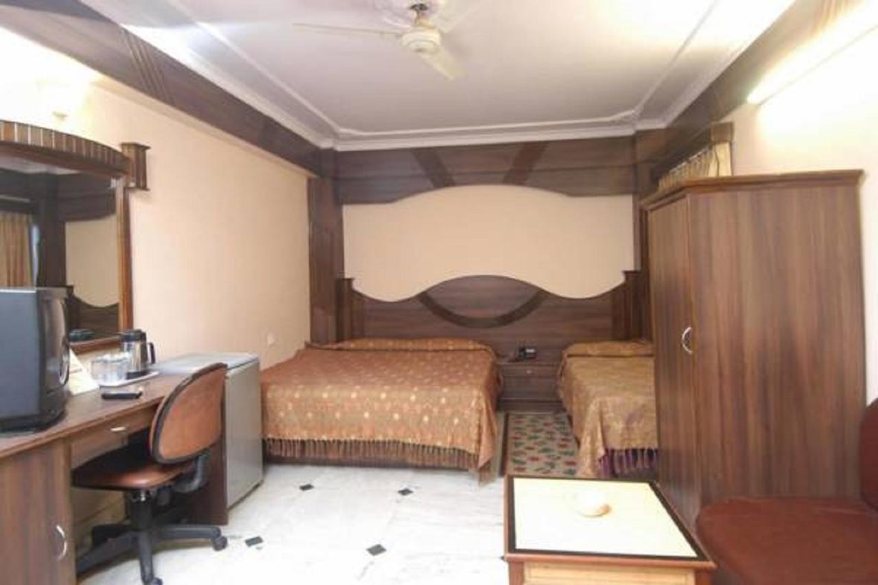 Hotel Welcome Palace Αγκαρτάλα Εξωτερικό φωτογραφία